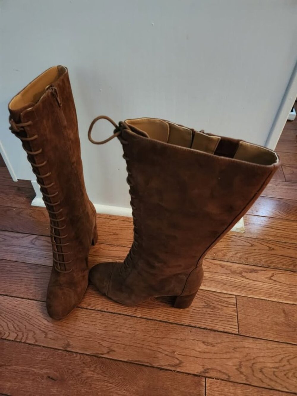 Gorgeous Brown Suede Nine West lace up boots size 8